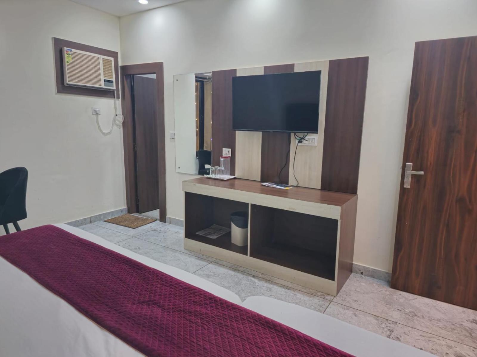 ホテル Satya Residency カトラ エクステリア 写真