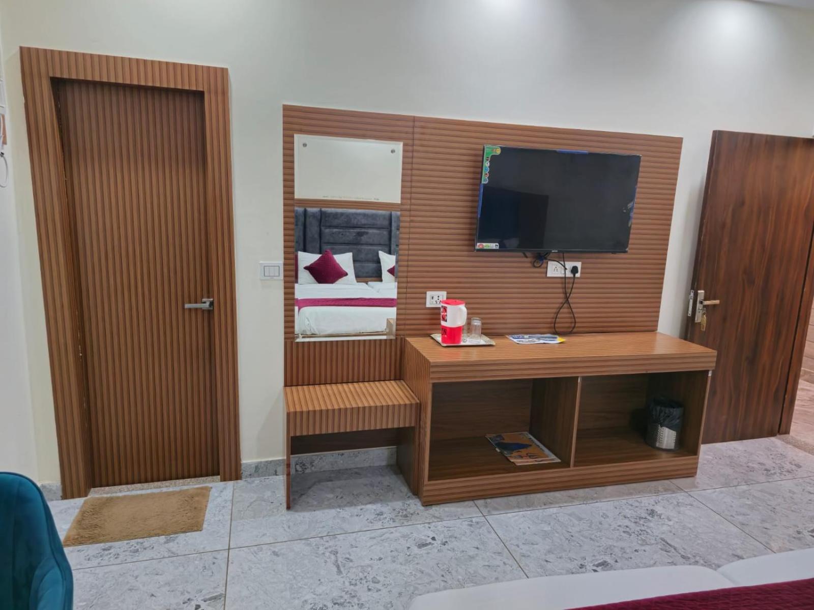 ホテル Satya Residency カトラ エクステリア 写真